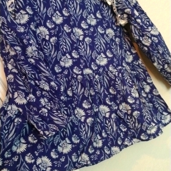 Universal Thread Women's Blue floral print Top - Picture 6 of 6